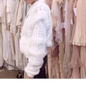 “Le Sweater” Vtg oversized hand knit sweater 70s cream chunky textured jacket M